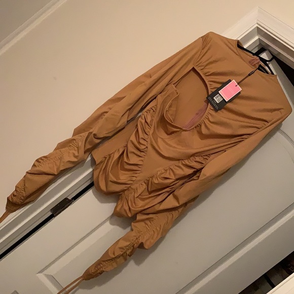 Pretty Little Thing 💛Gold-tone🌟stretchy top! - Picture 3 of 5